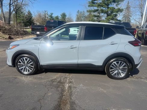 Used 2021 Nissan Kicks SV FWD image 6