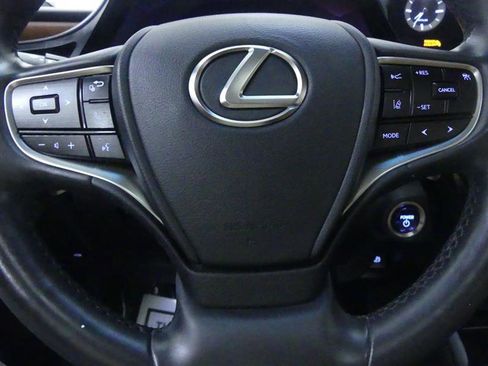 Used 2022 Lexus ES 300h w/ Premium Package image 15
