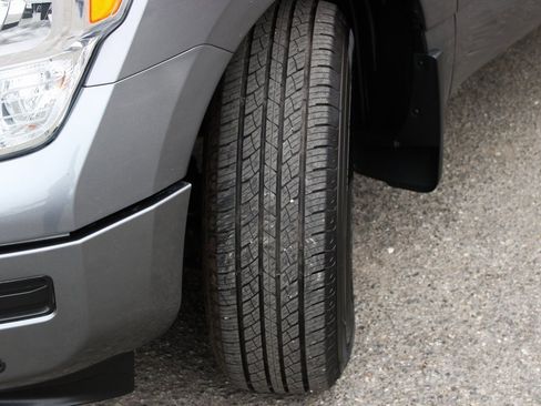 Used 2021 Nissan Titan SV w/ SV Convenience Package image 44