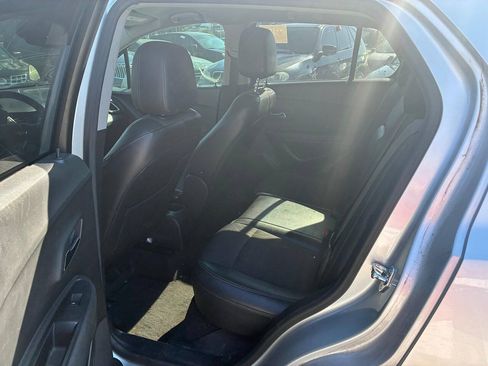 Used 2018 Chevrolet Trax LT w/ LT Convenience Package FWD image 8