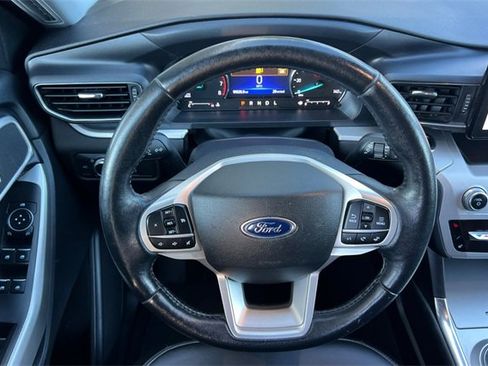 Used 2022 Ford Explorer XLT w/ Equipment Group 202A image 16
