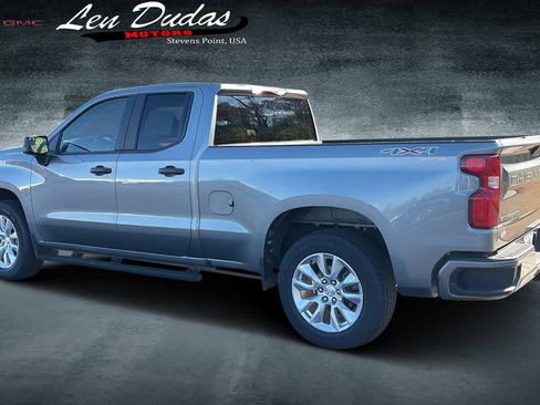 Used 2020 Chevrolet Silverado 1500 Custom w/ Custom Value Package image 3