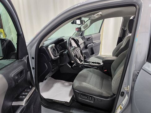 Used 2021 Toyota Tacoma SR5 RWD image 11