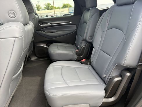 Used 2023 Buick Enclave Essence w/ Experience Buick Package FWD image 5