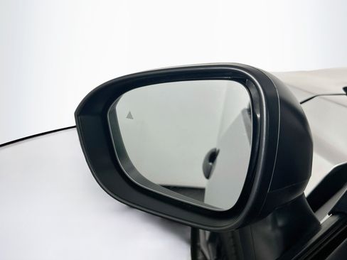 Used 2025 Nissan Rogue S FWD image 16