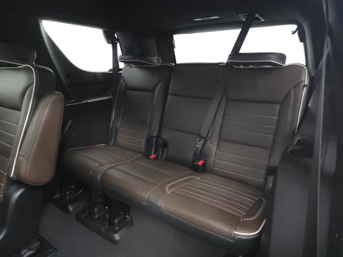 Used 2025 GMC Yukon Denali Ultimate w/ LPO, Floor Liner Package AWD/4WD image 27
