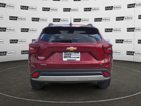 Used 2025 Chevrolet Trax LT w/ LT Convenience Package image 5