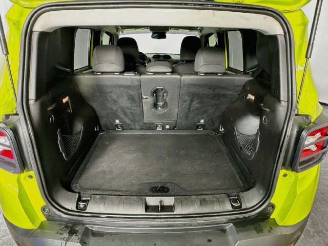 Used 2017 Jeep Renegade Latitude w/ Popular Equipment Group FWD image 28