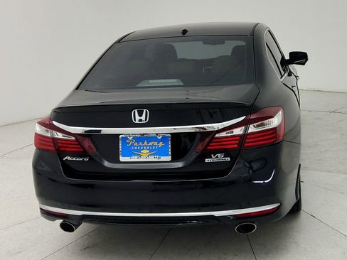 Used 2016 Honda Accord Touring image 7