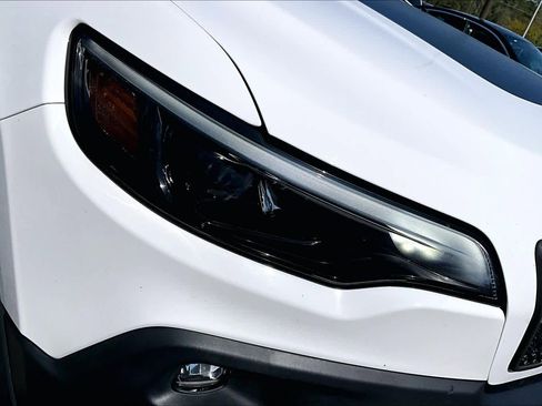 Used 2020 Jeep Cherokee Trailhawk w/ Cold Weather Group image 28