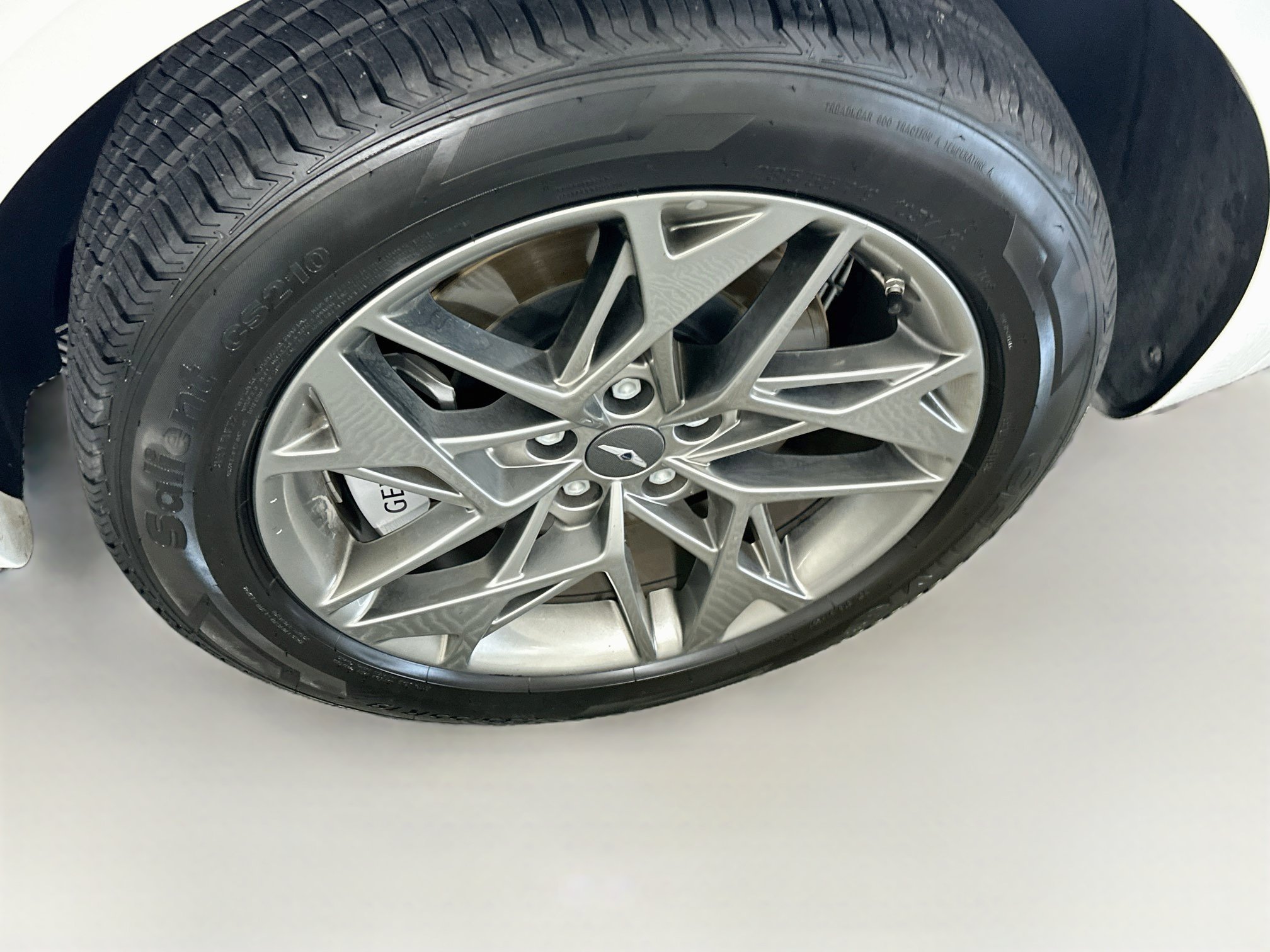 Used 2025 Genesis GV70 2.5T AWD/4WD image 11