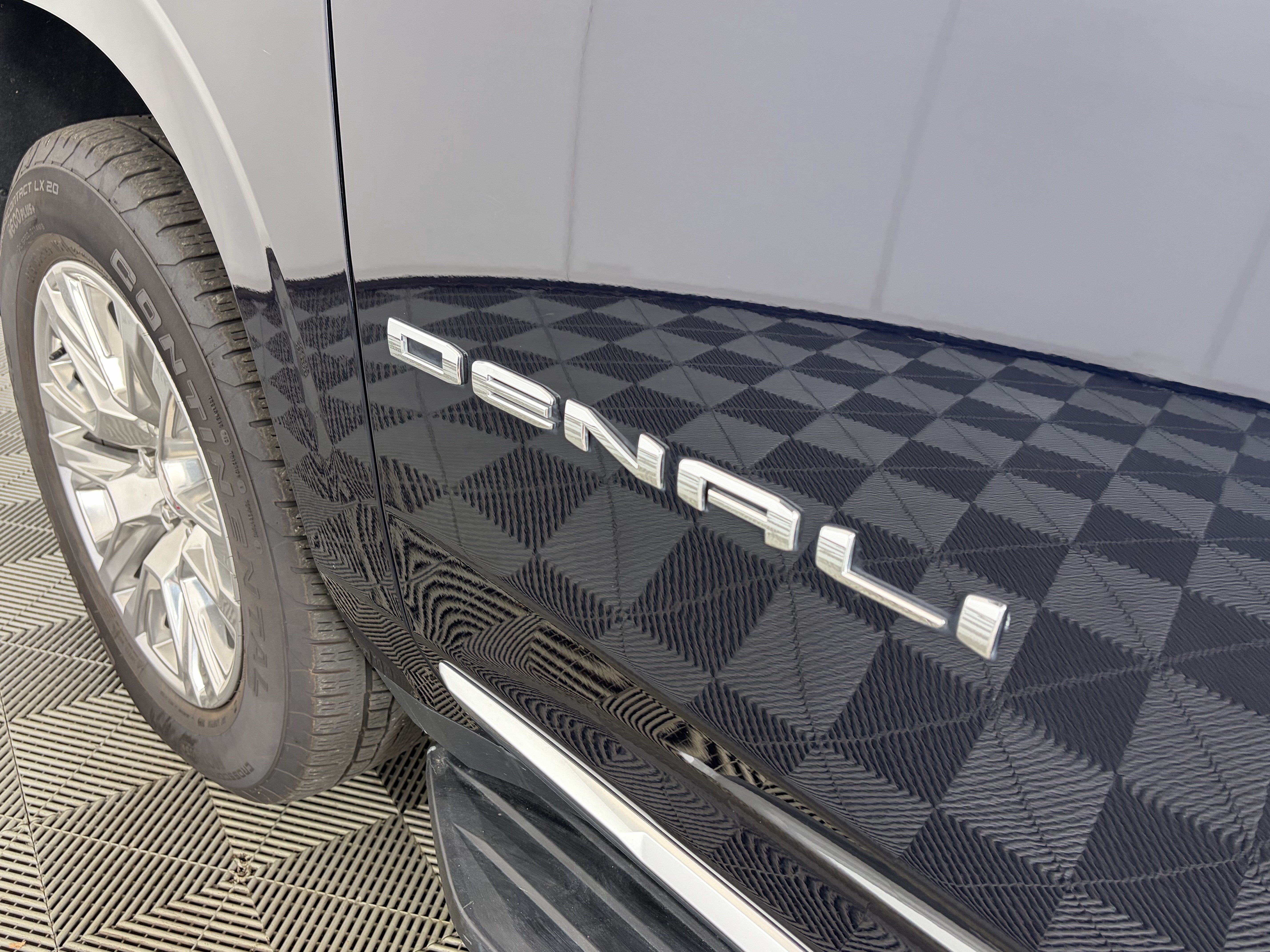 Used 2023 GMC Yukon Denali AWD/4WD image 18