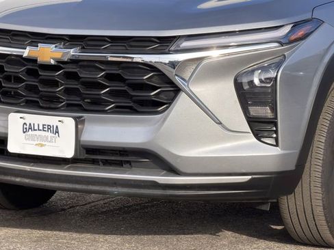 Used 2024 Chevrolet Trax LT w/ LT Convenience Package image 7