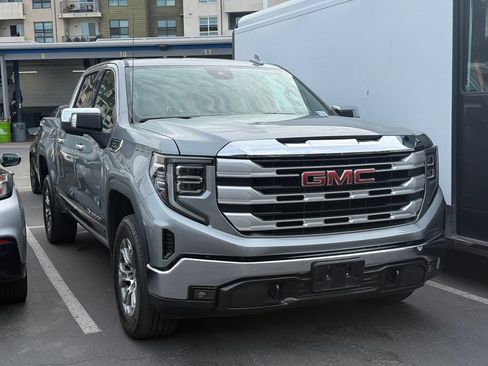 Used 2025 GMC Sierra 1500 SLT AWD/4WD image 4