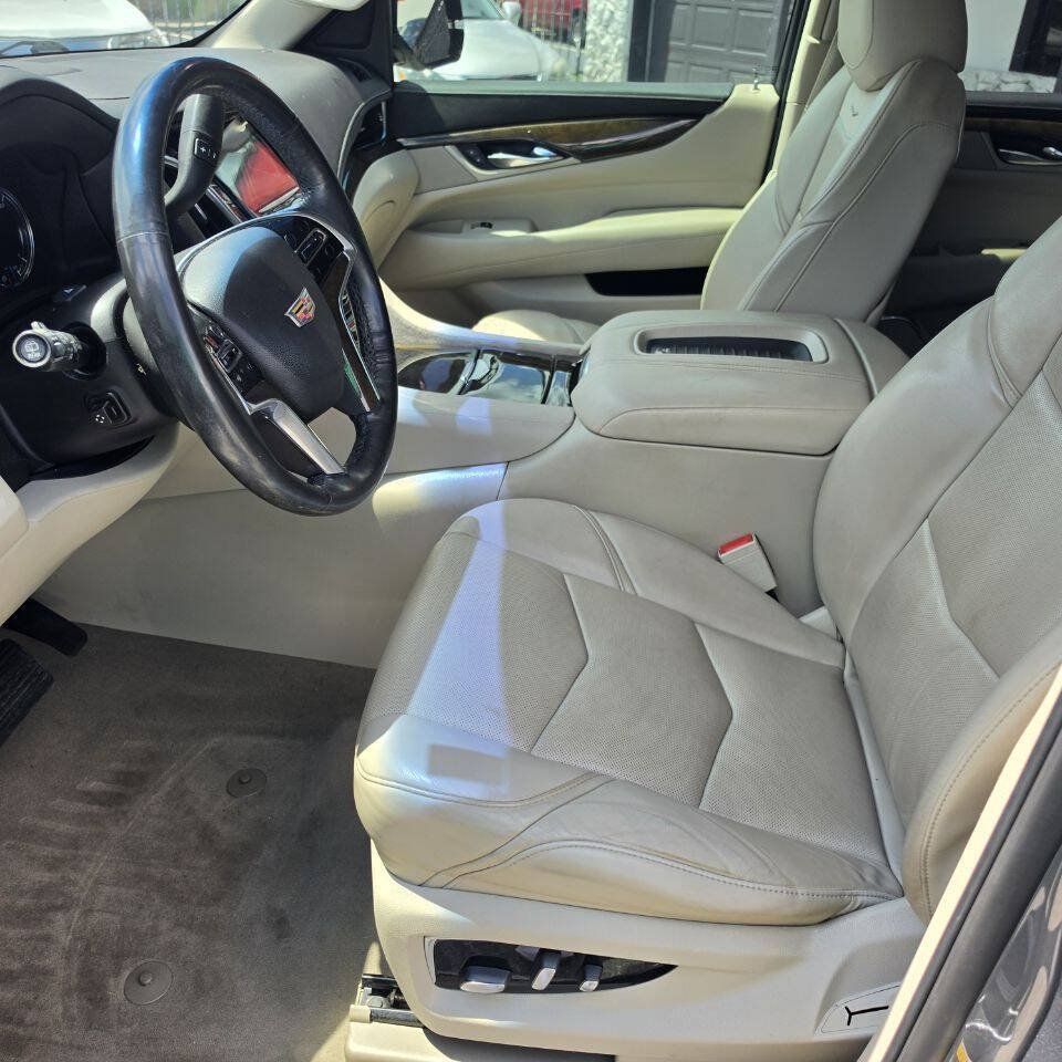 Used 2019 Cadillac Escalade Luxury RWD image 11