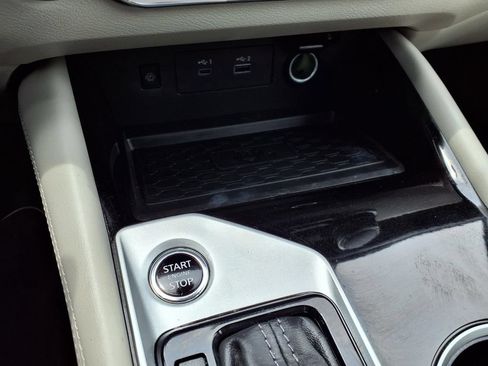 Used 2024 Nissan Altima 2.5 SV w/ SV Premium Package FWD image 9