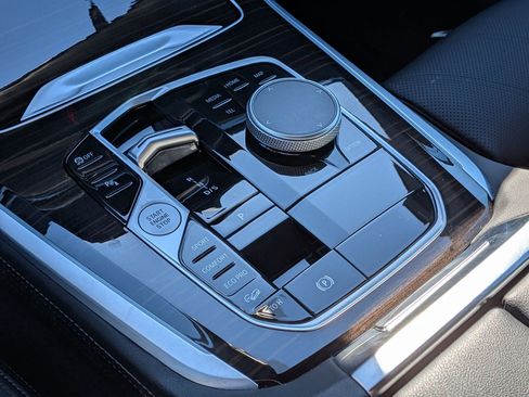 Used 2025 BMW X5 xDrive40i w/ Climate Comfort Package image 27