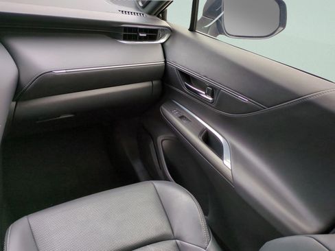 Used 2022 Toyota Venza Limited w/ Advanced Technology Package image 13