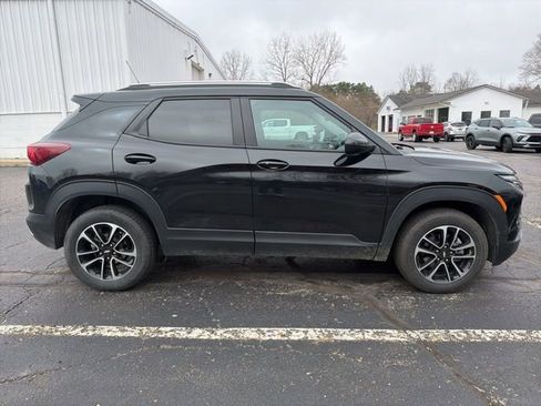 Used 2025 Chevrolet TrailBlazer LT AWD/4WD image 2