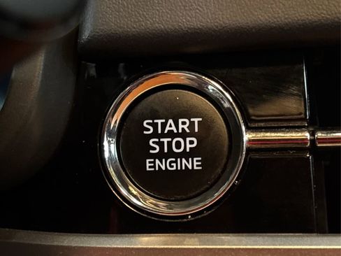 Used 2023 Mitsubishi Outlander SEL image 29