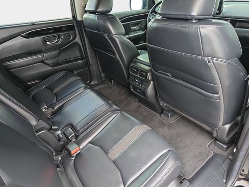 Certified 2025 Honda Pilot Touring image 13