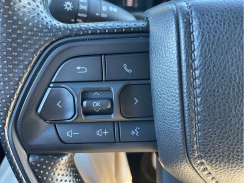 Certified 2025 Toyota Tacoma SR5 AWD/4WD image 23