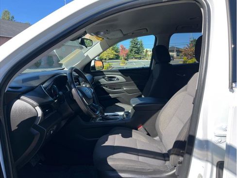 Used 2018 Chevrolet Traverse LT image 4
