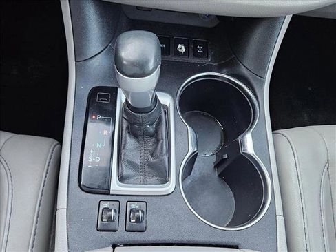 Used 2017 Toyota Highlander XLE image 12