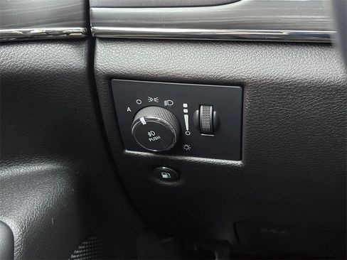 Used 2021 Jeep Grand Cherokee Limited X image 31