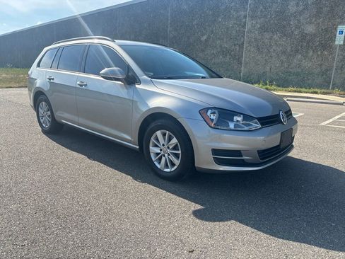 Used 2016 Volkswagen Golf S FWD image 1