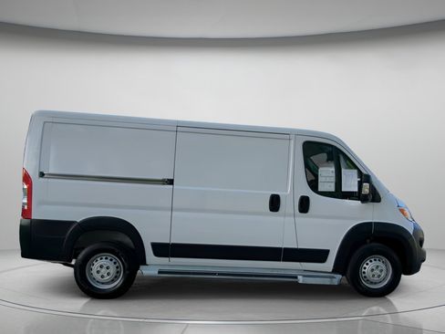 Used 2025 RAM ProMaster 2500 w/ U-Haul Equipment Group FWD image 32
