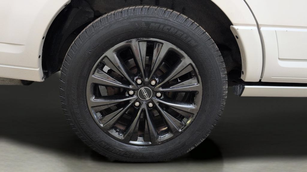 Used 2017 Lincoln Navigator Select AWD/4WD image 30
