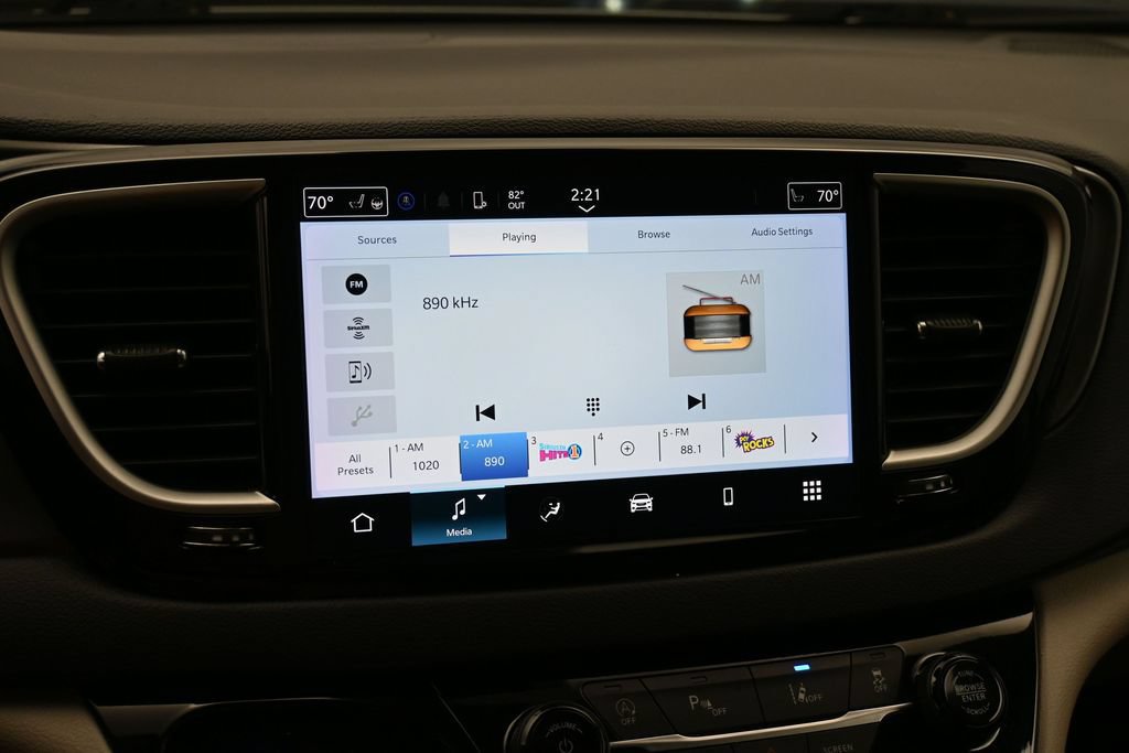 Used 2024 Chrysler Pacifica Touring-L FWD image 14