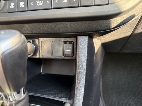 Used 2016 Toyota Corolla LE FWD image 28