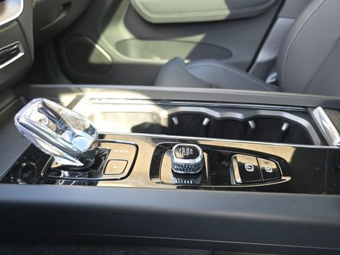 New 2026 Volvo XC60 B5 Ultra w/ Climate Package AWD/4WD image 33