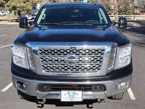 Used 2017 Nissan Titan SV image 12