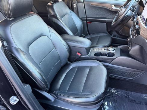 Used 2020 Ford Escape Titanium AWD/4WD image 12