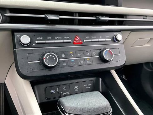 Used 2025 Hyundai Tucson SE image 23