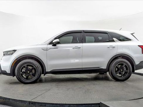 Used 2022 Kia Sorento LX image 3