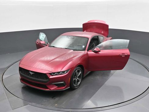 Used 2025 Ford Mustang Coupe image 37