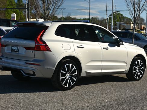Used 2025 Volvo XC60 B5 Plus image 16
