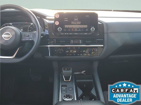 Used 2025 Nissan Pathfinder SV image 30