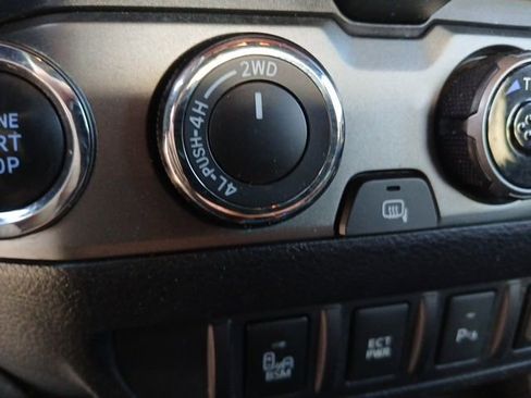 Used 2017 Toyota Tacoma TRD Sport image 45