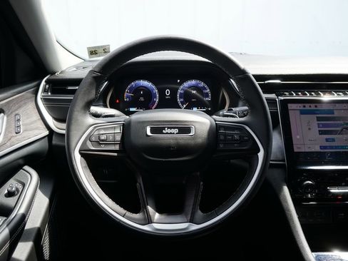 Used 2023 Jeep Grand Cherokee L Limited w/ Black Appearance Package AWD/4WD image 12