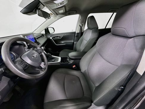 Used 2025 Toyota RAV4 XLE AWD/4WD image 11