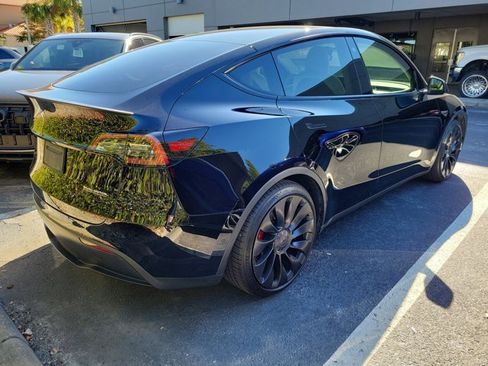 Used 2022 Tesla Model Y Performance image 3