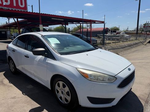 Used 2016 Ford Focus S image 9