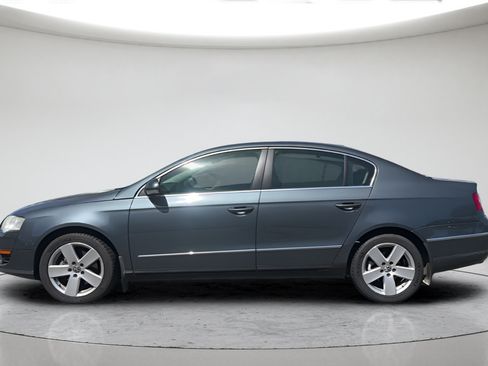 Used 2009 Volkswagen Passat Komfort FWD image 11