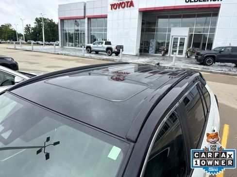 Used 2022 Toyota RAV4 XSE w/ XSE Grade Weather Package AWD/4WD image 3