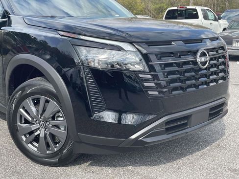 New 2026 Nissan Pathfinder S image 7